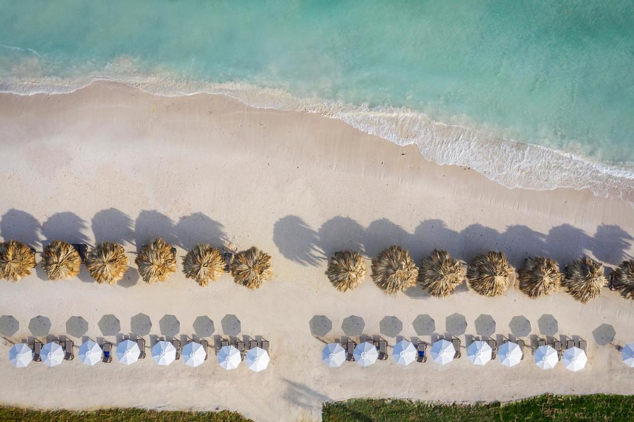 Hotel Ocean Eden Bay (Adults Only) Spring Rises Exterior foto Aerial view of the beach at Atlantis Paradise Island