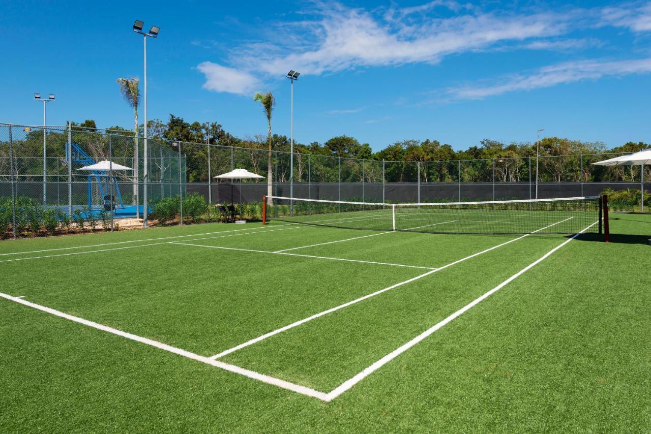 Hotel Ocean Eden Bay (Adults Only) Spring Rises Exterior foto Tennis court at the Club