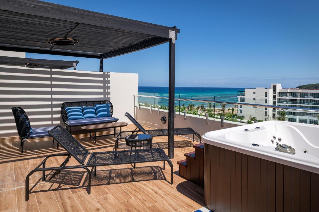 Hotel Ocean Eden Bay (Adults Only) Spring Rises Exterior foto Rooftop at the Hilton Playa del Carmen