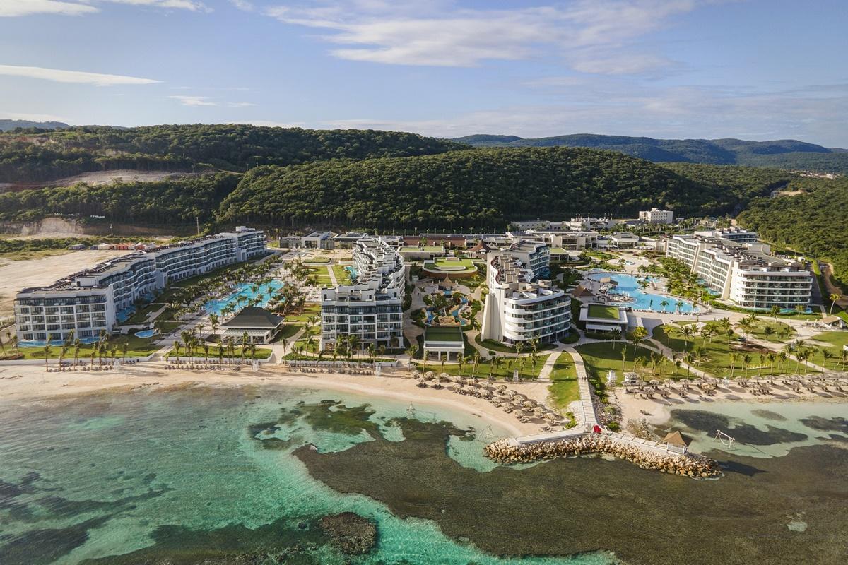 Hotel Ocean Eden Bay (Adults Only) Spring Rises Exterior foto Aerial view of the resort